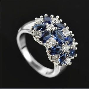 🎀 SALE 🎀 Sapphire & White Topaz Ring